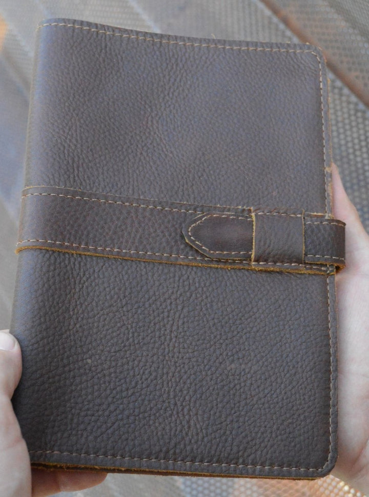 The Colorado leather journal Fits A5 Moleskine notebook Paper.  It features a strap closure and paper organizer.  Made from premium full grain leather.  Get it personalized and make the perfect gift.  Handmade in Austin, Texas!